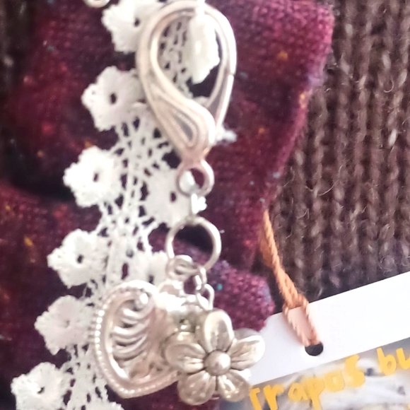 Upcycled Vintage Necklace Tie: - Picture 4 of 5